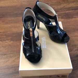 Michael Kors Berkley T-strap Patent